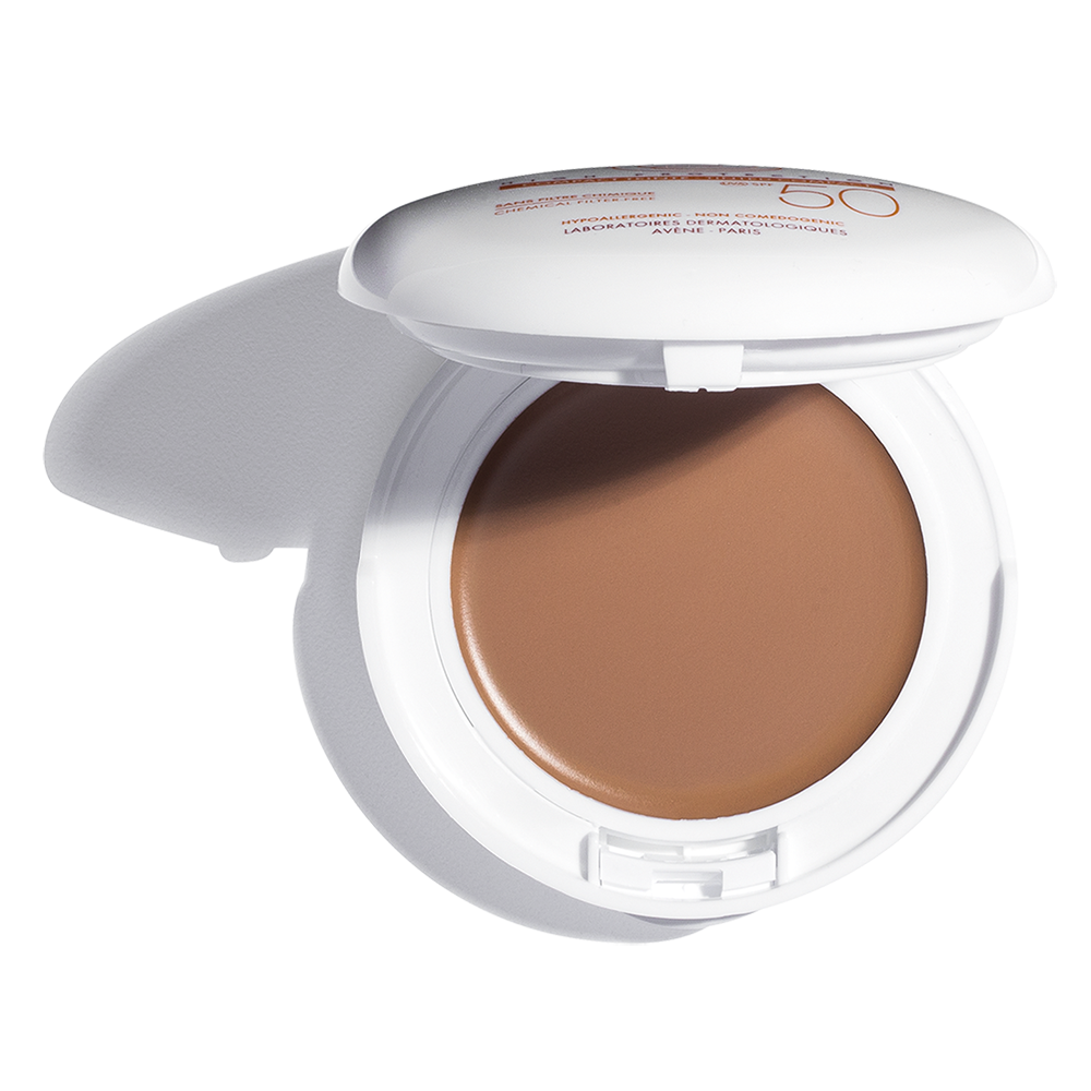 <p>A 100% mineral sunscreen with a lightweight cream-to-powder texture, infused with a potent, photostable antioxidant. Offers broad-spectrum SPF 50 protection against UVA and UVB rays.</p>