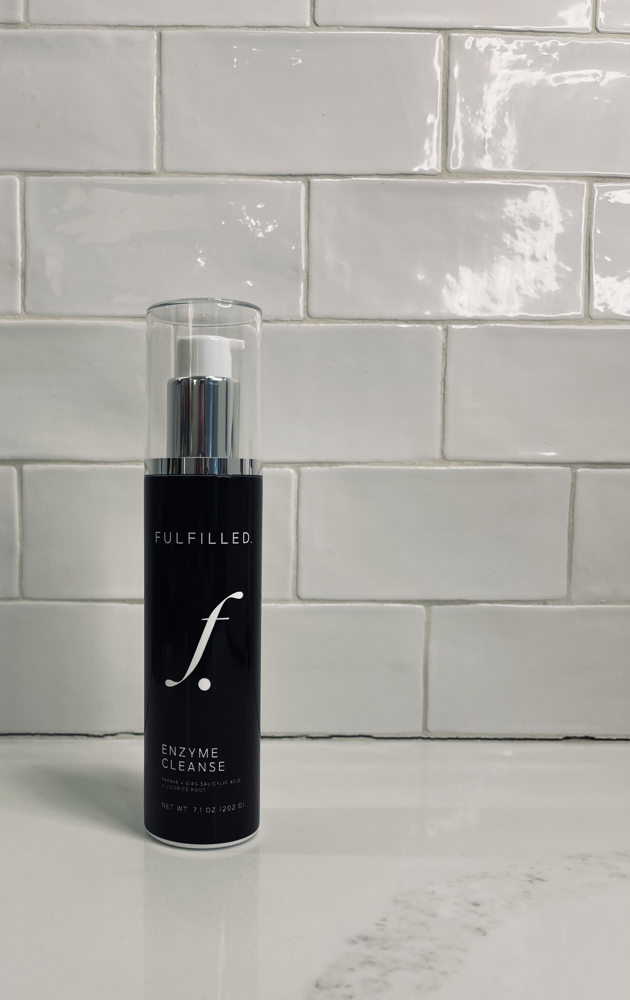 <p>Formulated with 0.4% Salicylic Acid, Papaya Enzymes, and Licorice Root to gently exfoliate and clarify. This brightening gel cleanser targets mild to moderate acne and supports maturing skin, removing buildup, clearing pores, and revealing a smoother, more balanced complexion.</p>