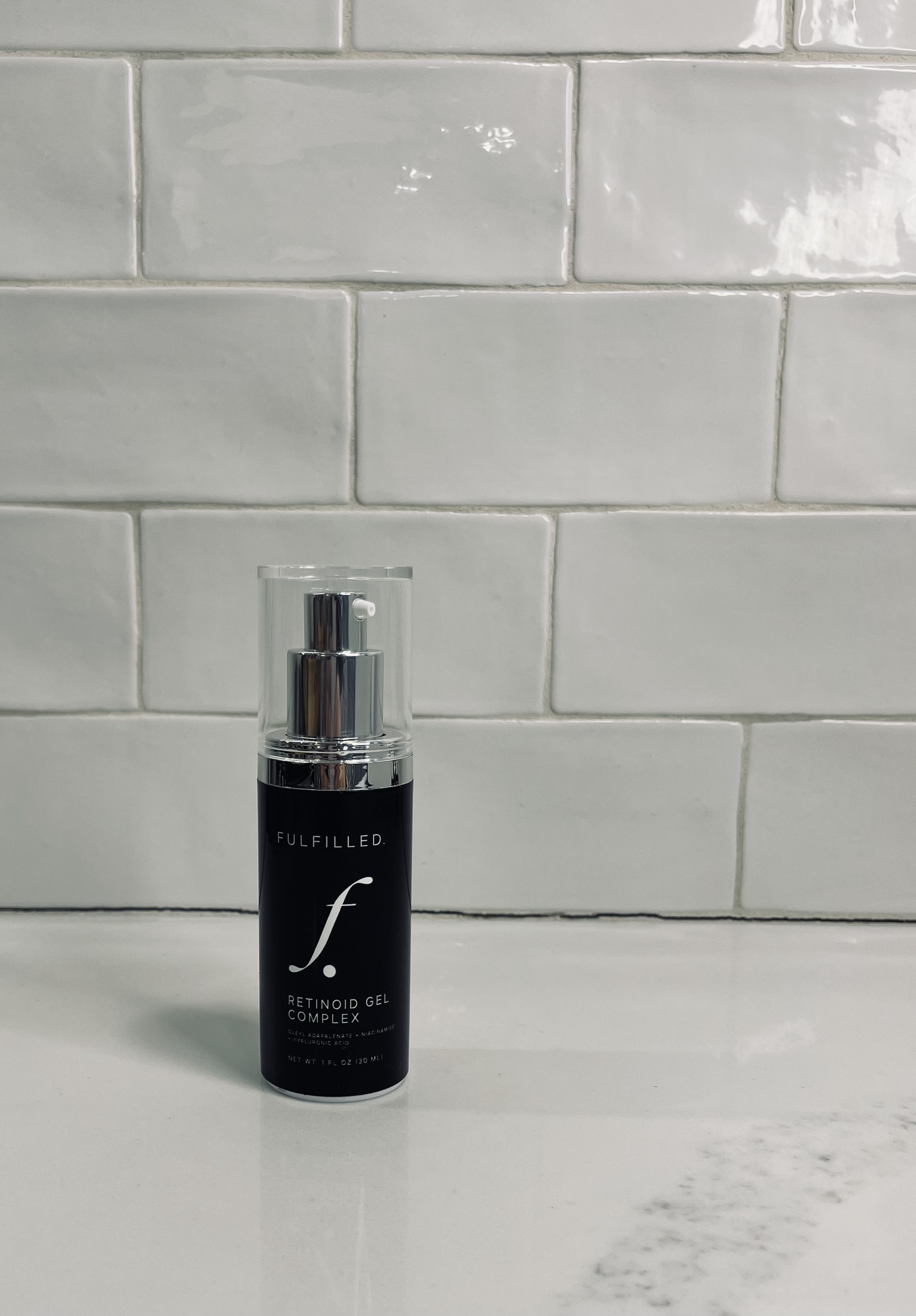 <p><span style="color: rgb(0, 0, 0); font-size: 15px">A clinically advanced formula featuring Oleyl Adapalenate, Niacinamide, and Hyaluronate to target acne and visibly improve skin clarity. Strong enough to clear breakouts and refine texture- yet gentle enough for daily use. Ideal for oily and acne-prone skin, it helps reduce pore size and supports smoother, more balanced skin without irritation.</span></p>