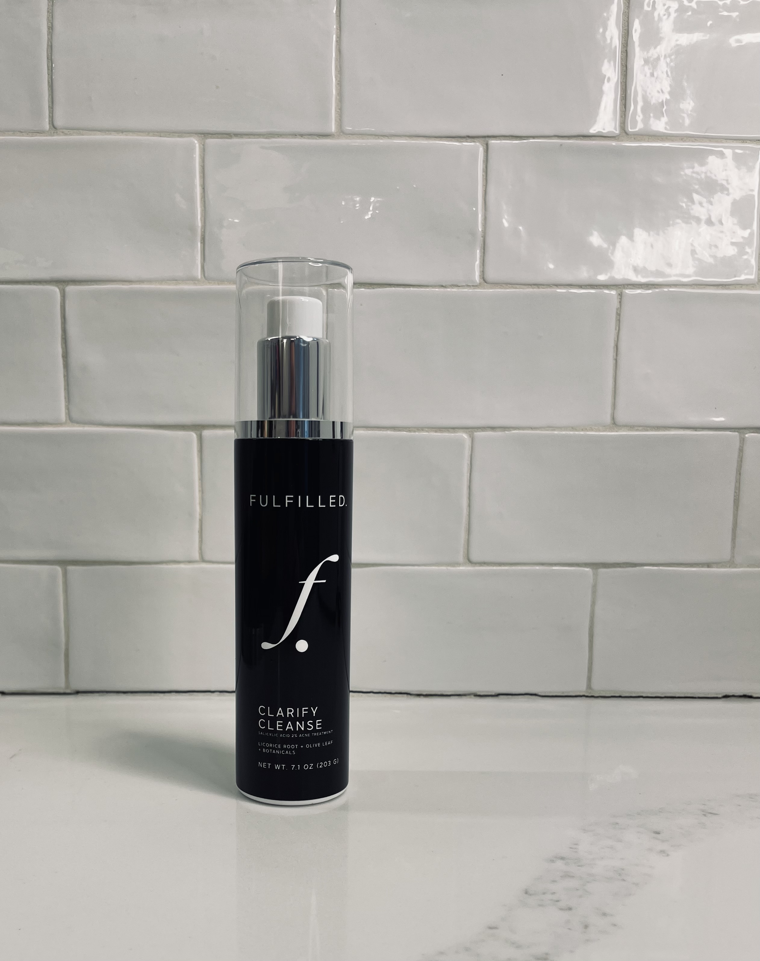 <p>Formulated with 2% Salicylic Acid, Licorice Root, and Olive Leaf to deeply cleanse and calm acne-prone skin. This targeted gel cleanser eliminates breakout-causing bacteria while reducing inflammation, helping to prevent new blemishes and support a clearer, more balanced complexion.</p>